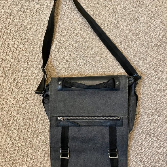 Pristine GUCCI Messenger Bag - Picture 2 of 13